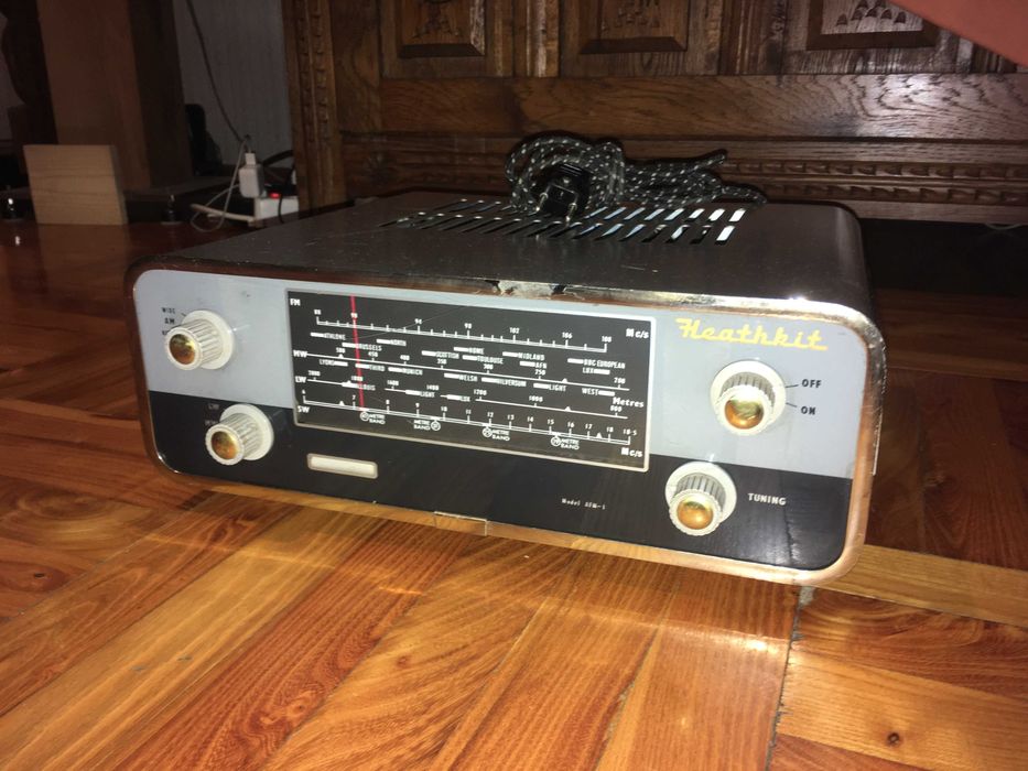 Лампов британски тунер Heathkit AFM-1