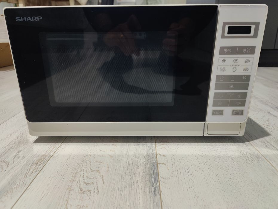 Cuptor cu microunde Sharp R-220W, 800W, 20L, funcționează perfect