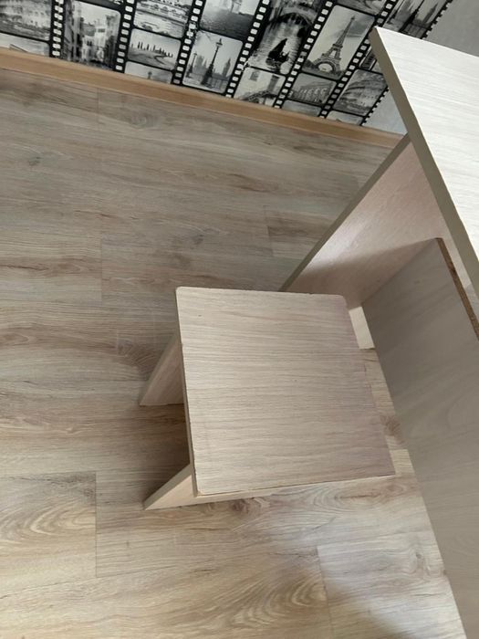 Стол размер 60 см*90 см и 4 табуретки