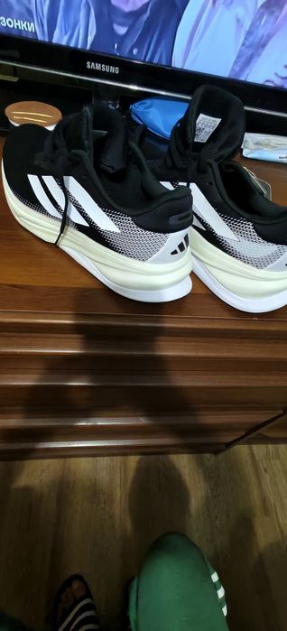 Продам кроссы adidas