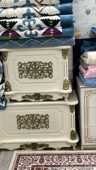 Шкаф, сандық, көрпе сатылады