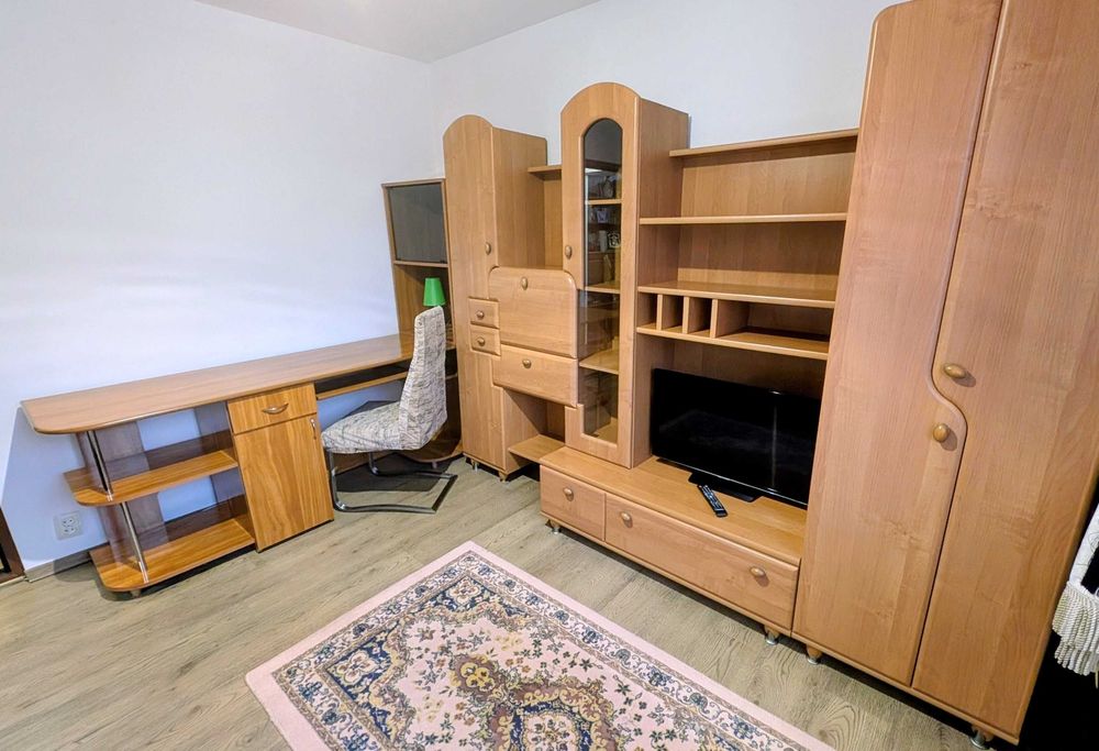 Birou calculator + raft + scaun + draperii + bonus veioză