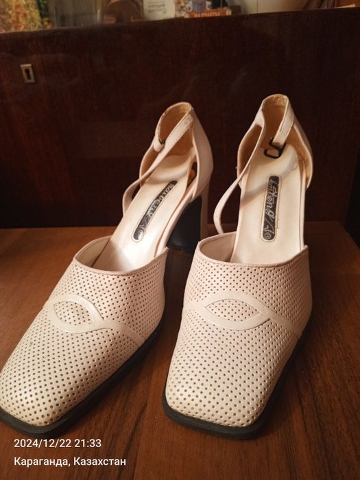 Продаю туфли женские.