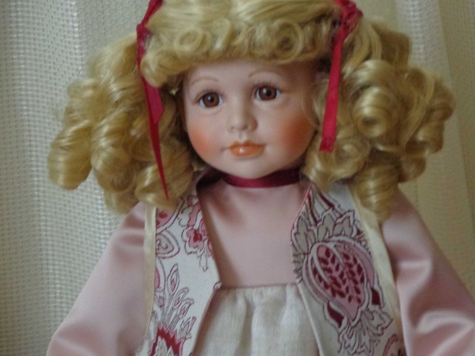 Papusa de colectie din portelan, H-50 cm