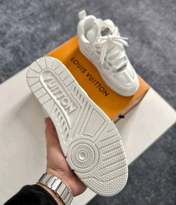 Adidasi Louis Vuiiton