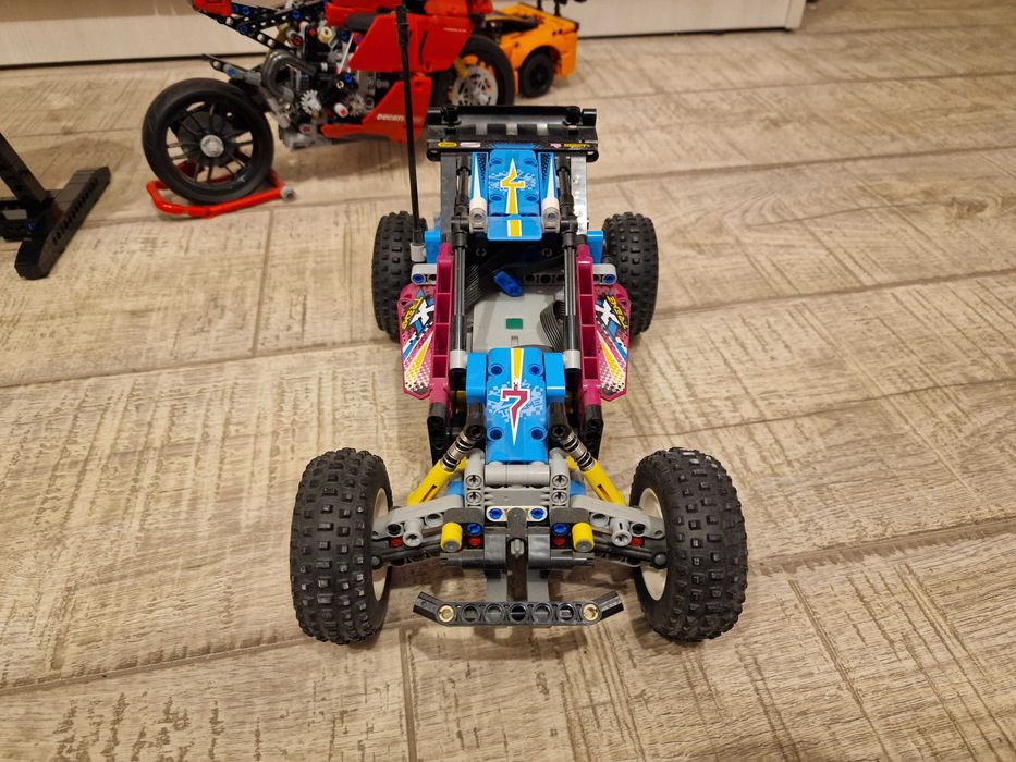 LEGO Technic 42124 - Vehicul de teren / Off-Road Buggy