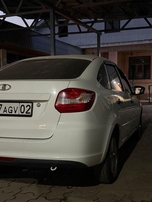 Машина Lada Granta