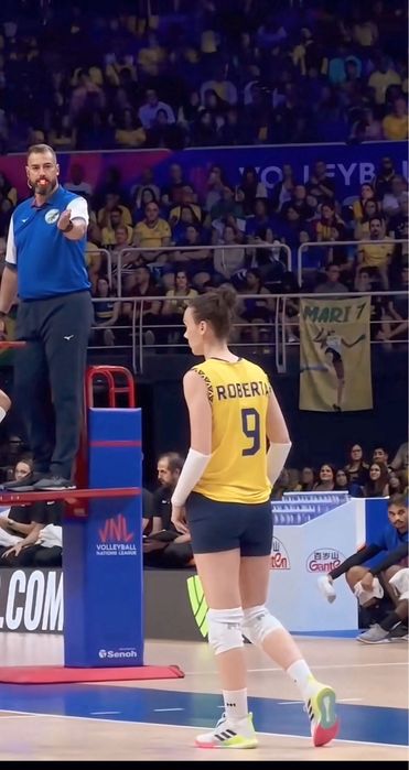 Кроссовка волейбольная женская