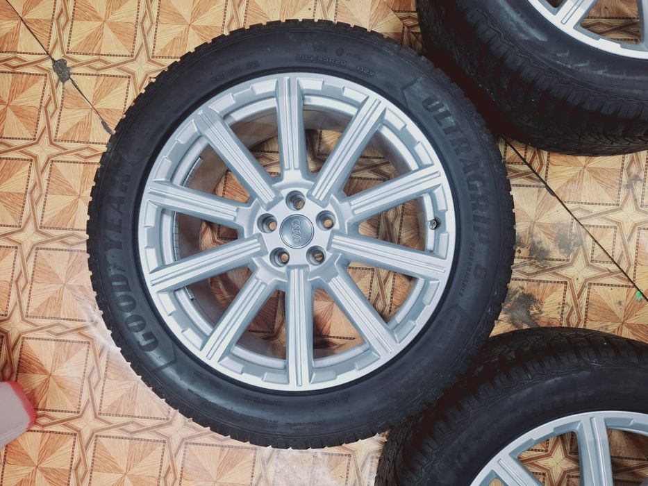 Roti r20 Originale Audi Q7 4M  5x112 285 45 20
Cu anvelope 285 45 20 g