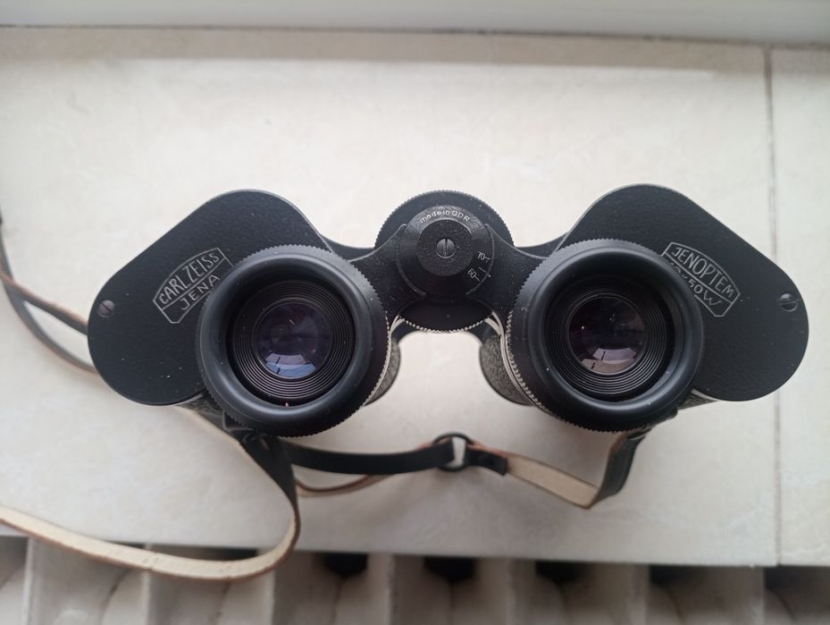 Binoclul Carl Zeiss