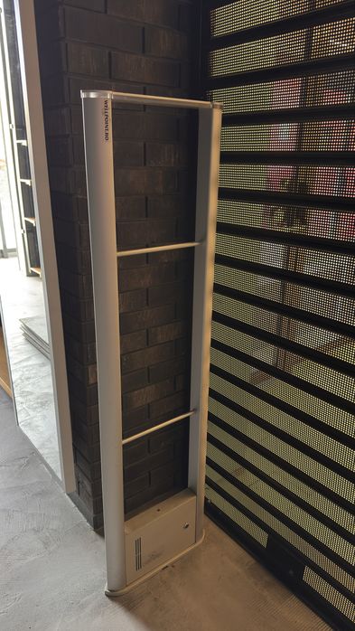 Sistem antiefracție RF pentru magazin, format din 2 porți