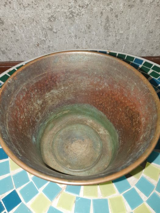 Стар меден съд за вода