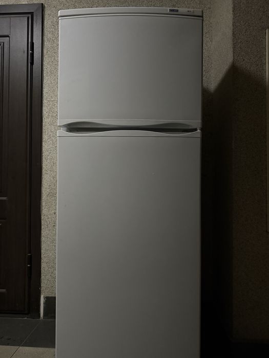 Продам б/у холодильник Атлант