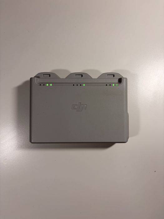 DJI NEO, Hub + 3 baterii + multe accesorii