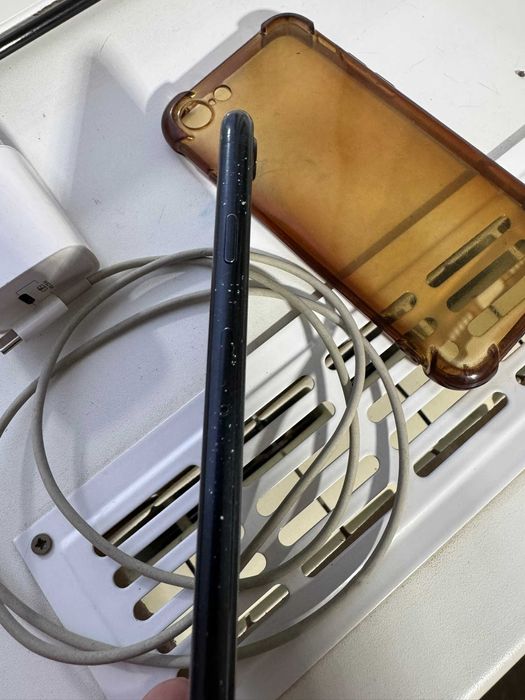 Продам iphone SE 2022 gen 3