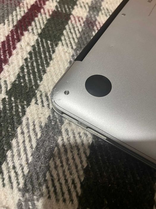 Продавам Macbook pro 2015 13