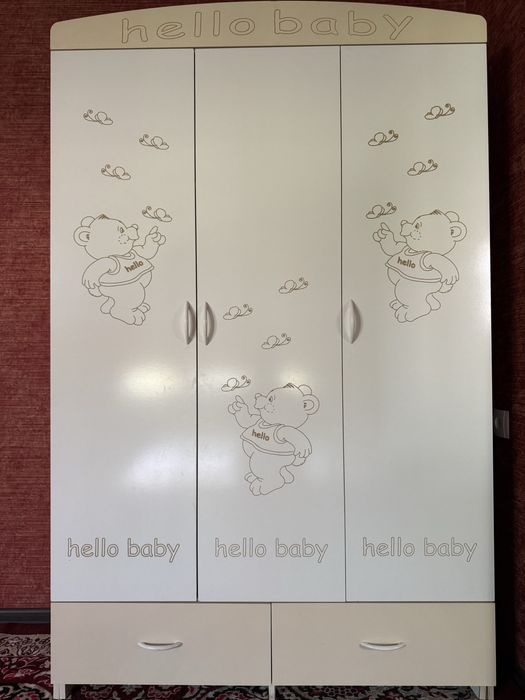 Детский кроват и шкаф как новая