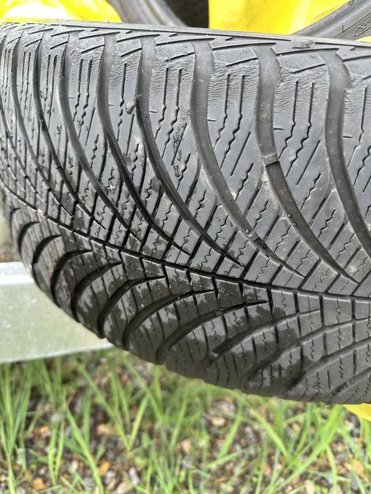 2бр. Всесезонни гуми GoodYear 245 45 18