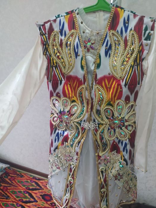 Kelinlar uchun Atlasni nimcha va koylagi va shimi  1 marta kiyilgan