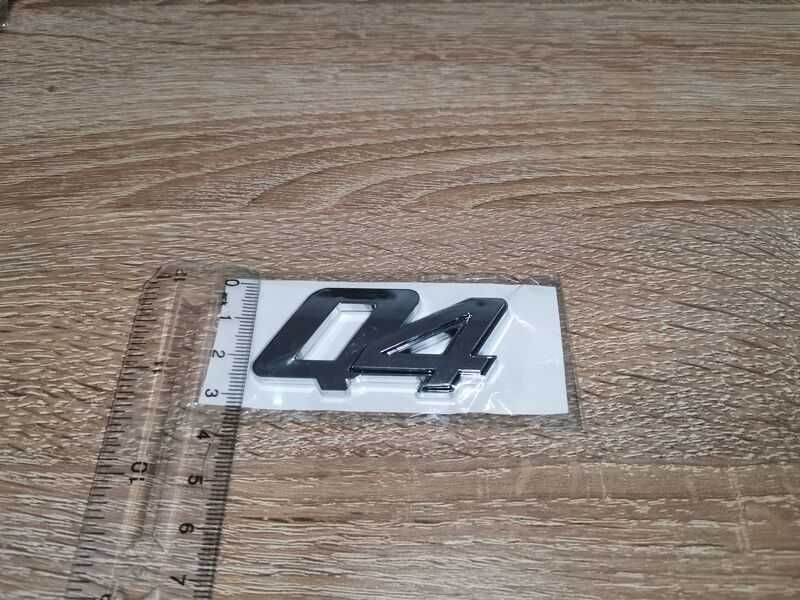 Maserati Q4 сребриста емблема