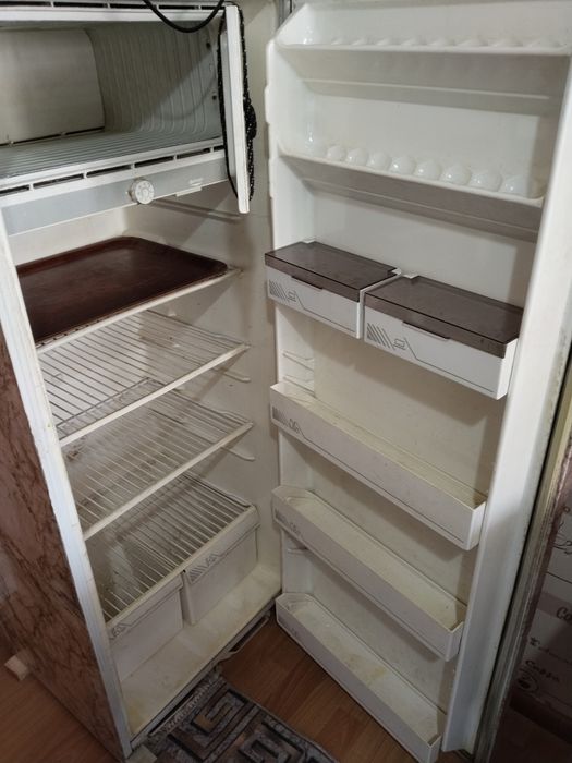 Продам холодильник,все работает!!!