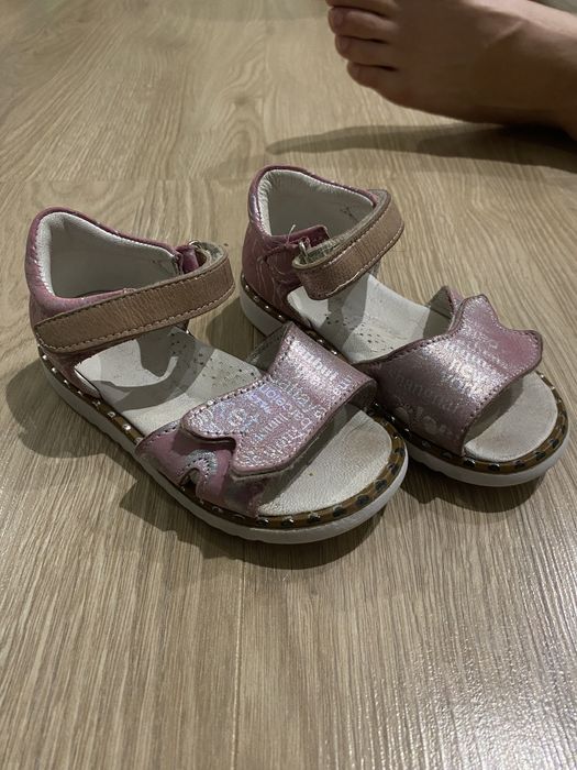 Ботинки кроссовки сандали детские