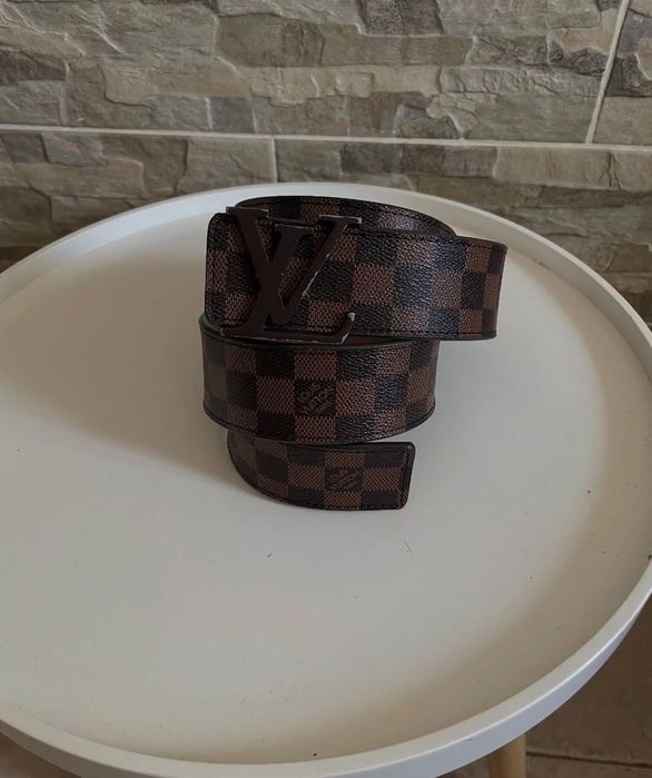 Лого колан Louis Vuitton