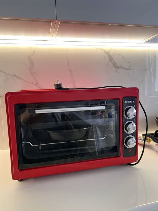 Настольная электропечь ASEL в красном цвете.