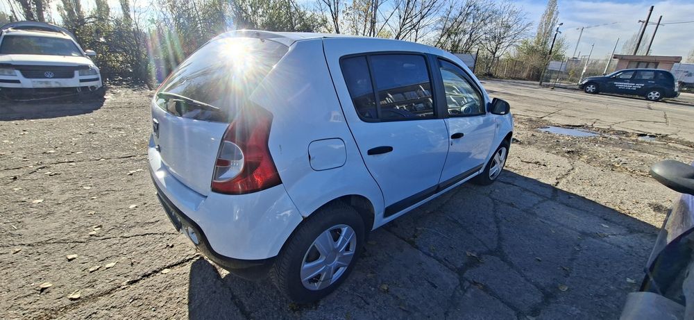 Dezmembrez Dacia Sandero 1.4 B 2008