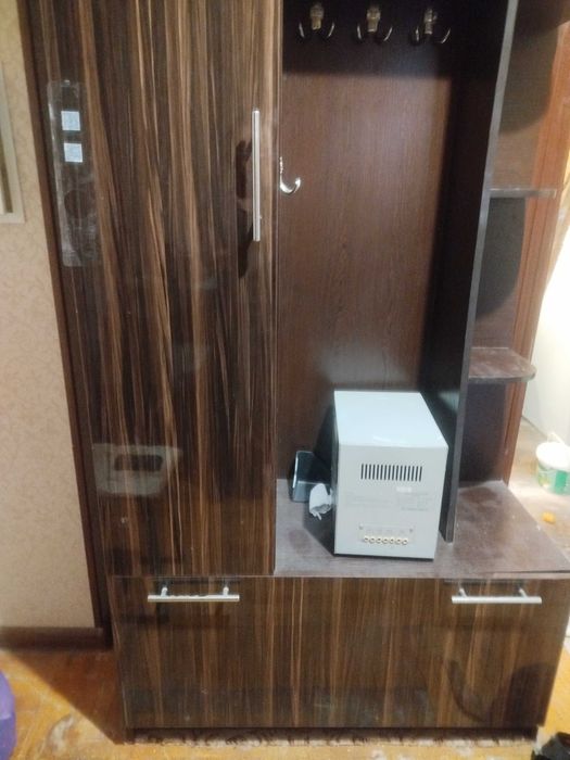 Продается прихожая (акрил,б.у.)