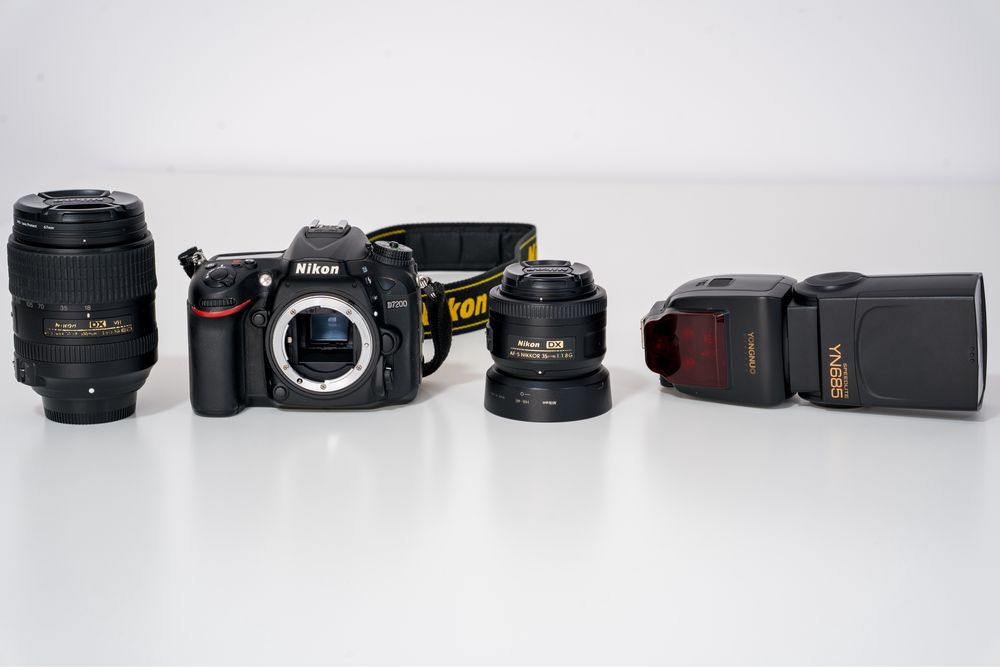 Kit Foto Nikon D7200 + Obiectiv 35mm f1.8 + 18-300mm VR + Bliț Yongnuo | 76k cadre