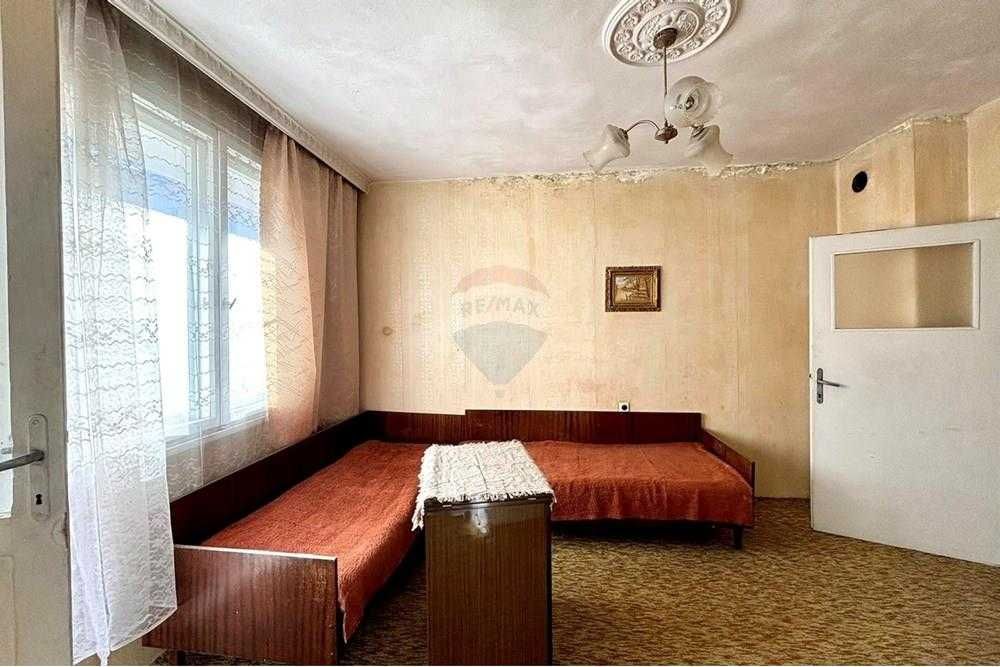 Продава се Едностаен апартамент в Шумен, Център - 94 кв.м за 1221 €/кв.м - Снимка #2