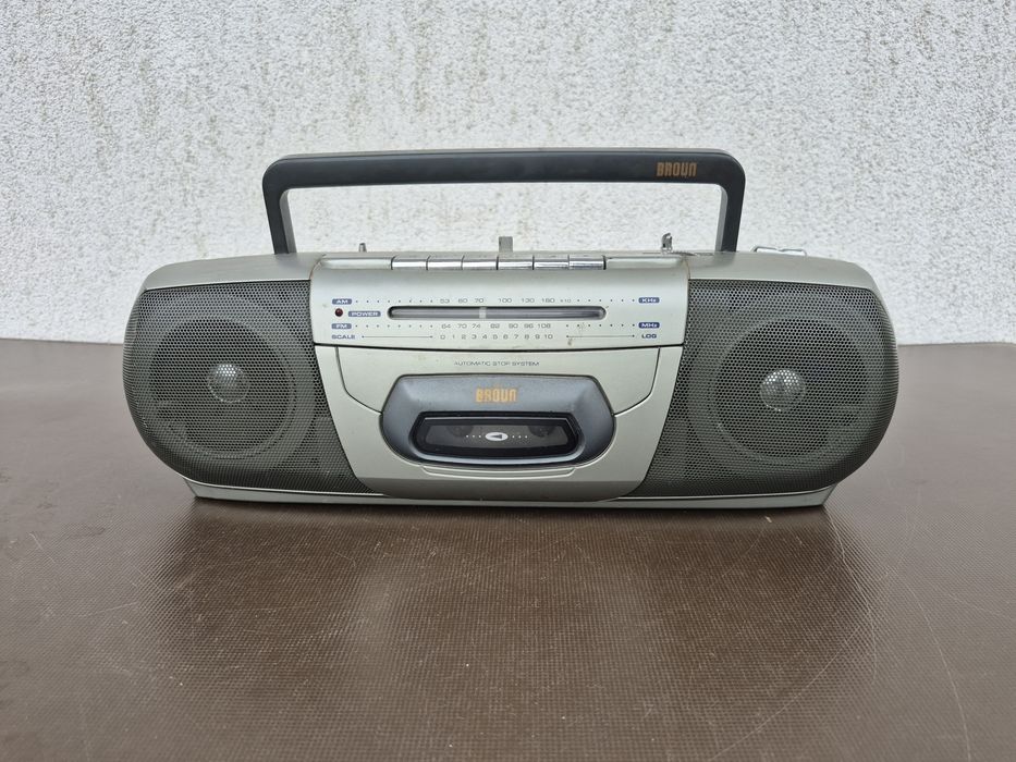 Vând Radio Casetofon BROUN  model ,fabricat made in  UK