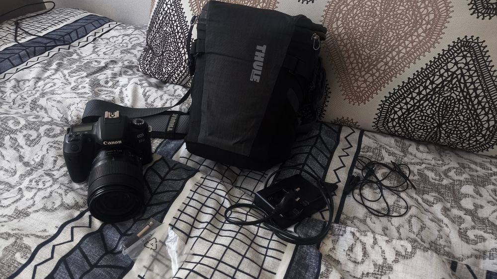 Canon 77D с комплектом
