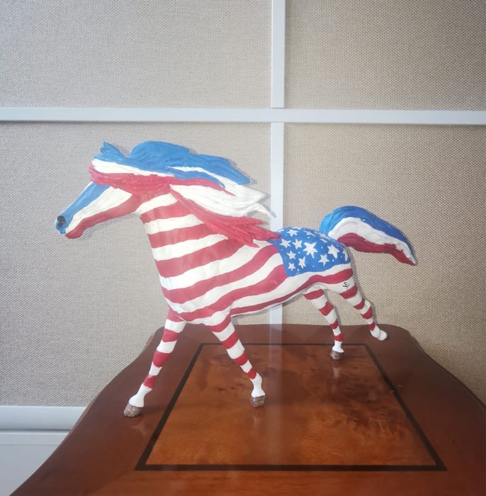 Колекционерска антикварна фигура  кон персонализиран модел на Breyer