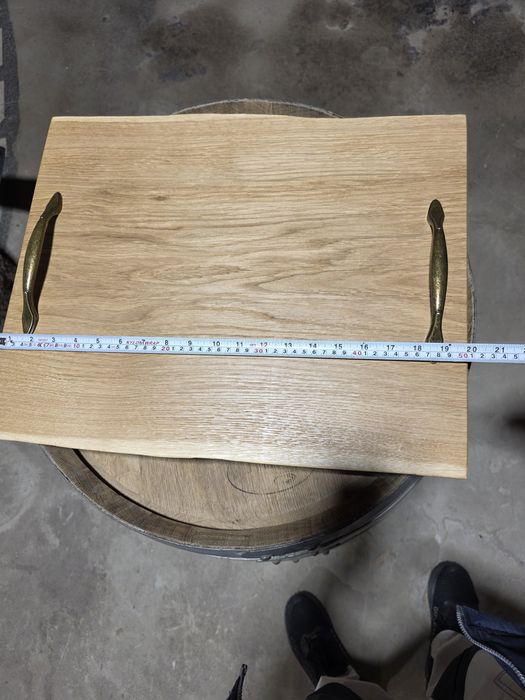 Уникално плато/поднос за мезета от масивен дъб с месингови дръжки