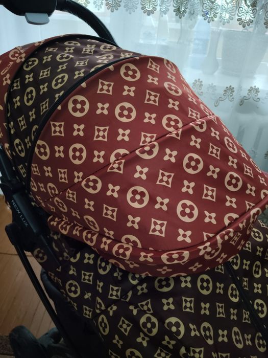 Продам удобную маневренную коляску