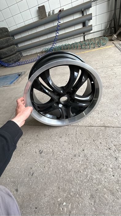 Продам диски с резиной R18 5.112