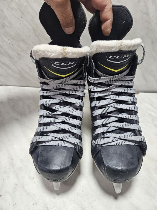Patine 1004 hochei hockey  CCM Tacks 2052 marime 35  ( 23  cm)
