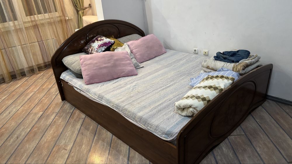 10000 спальный мебель сатылады, кровать шкаф тумба барын 10мынга берем