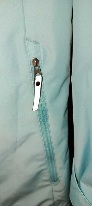 продам ветровку недорого