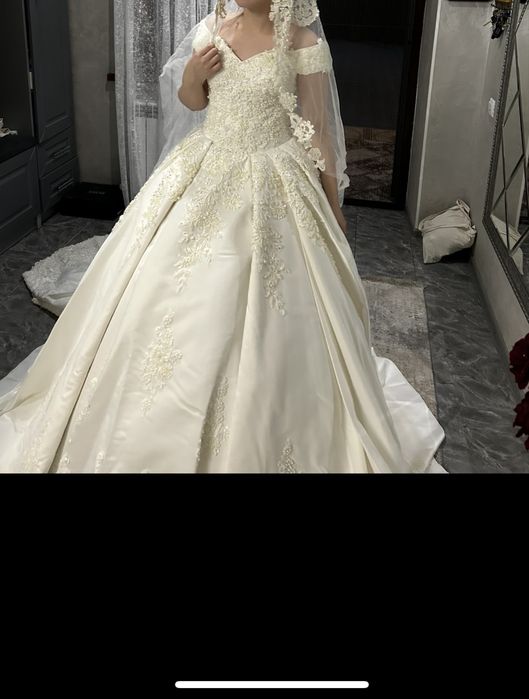 Срочно продам свадебные платье