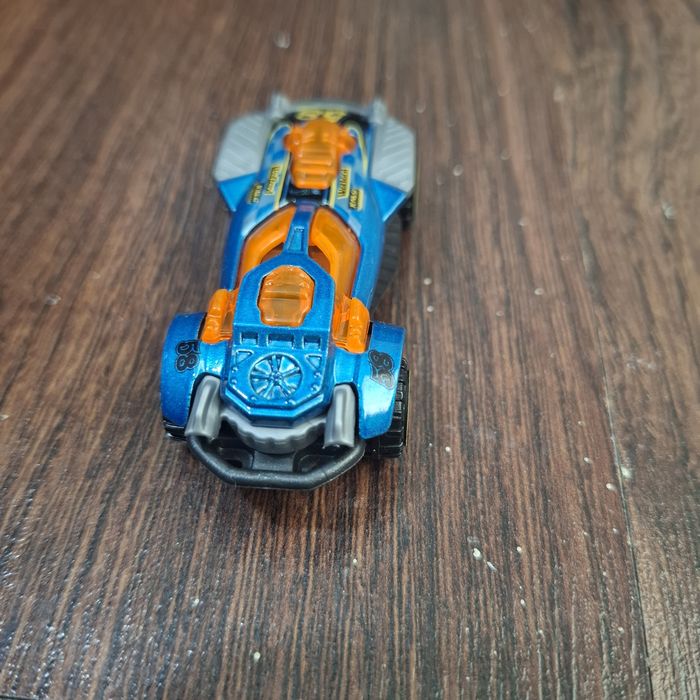 Машинка игрушка.