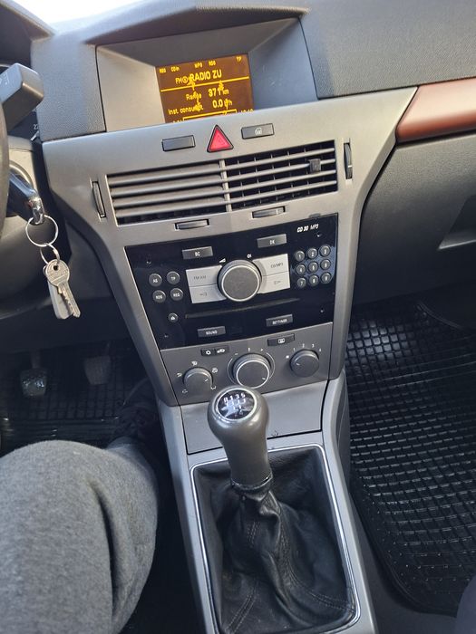 Vind opel astra h, an fabricație 2005,motor  1,7cdti (diesel)