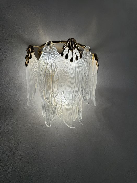 Срочно продам люстрю и 4 бра