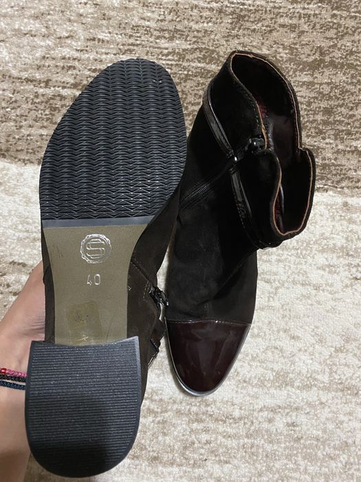 Ghete de piele naturala intoarsa si piele lacuita,noi!