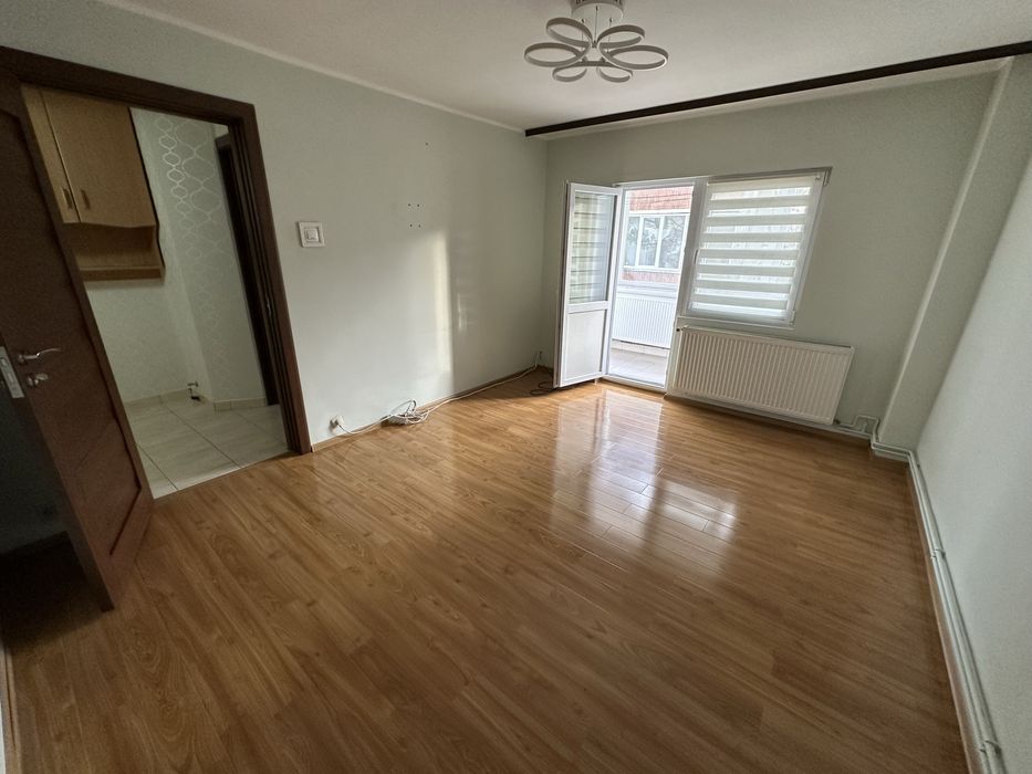 Apartament 4 camere de inchiriat