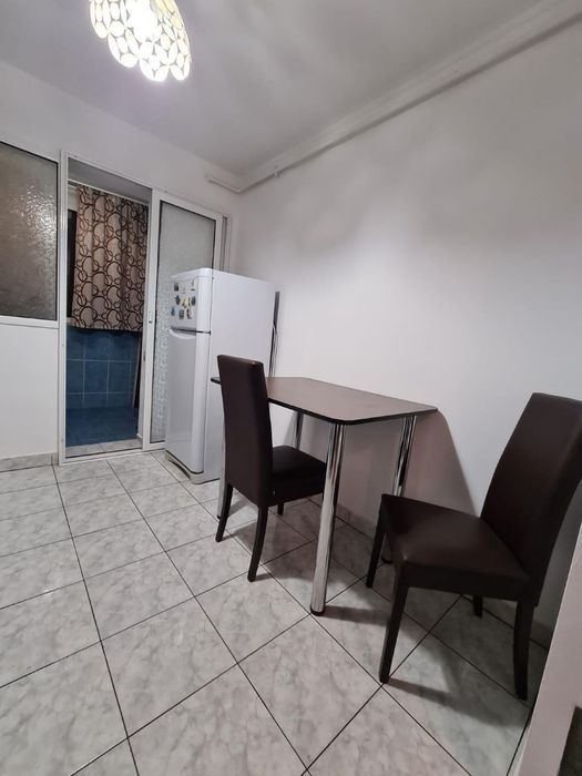 Proprietar inchiriez apartament cu 3 camere
