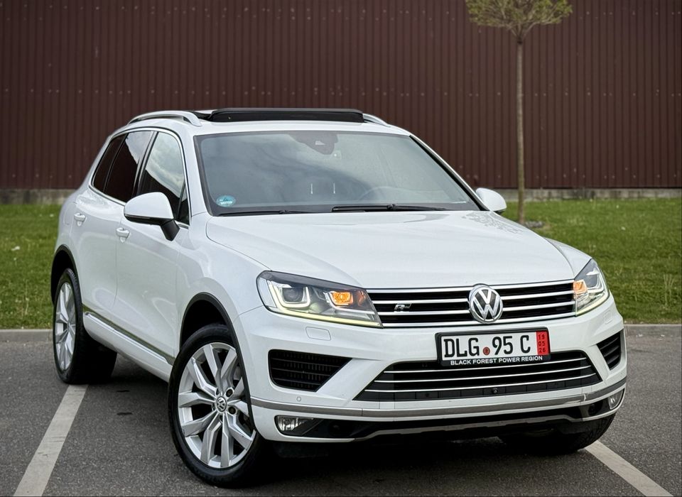 VW Touareg R-Line facelift 2015, 3.0 TDI 262 cp Euro 6, alb perlat panoramic, distronic TOP!