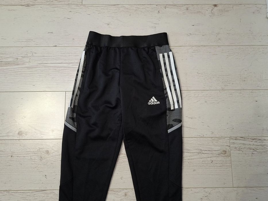Adidas-Ориг. Детско долнище Ново!